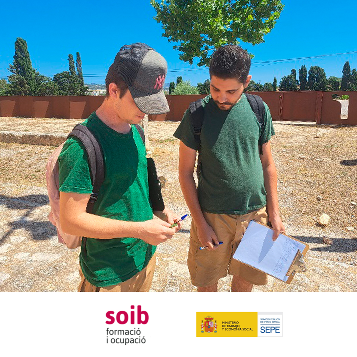 EstelDeLlevant's tweet photo. Els alumnes de #FormacióDual del programa #SOIB #Dual #Vulnerables #SOIBDual han fet un anàlisis dels jardins als voltants del Museu d’Història de Manacor @MuseuManacor per tal de fer una pràctica per a millorar els seus coneixements.
Amb el suport de @SOIBgoib i @empleo_SEPE https://t.co/w9rh2xIuUh