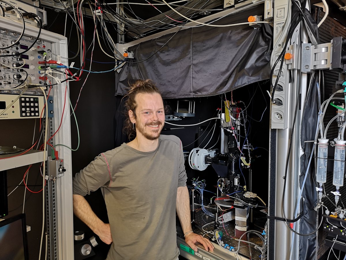 Welcome to Jaap van Krugten, who joined our group as a support scientist for optical engineering. Jaap will help with custom 2-photon imaging and virtual reality applications. And no more messy setups!