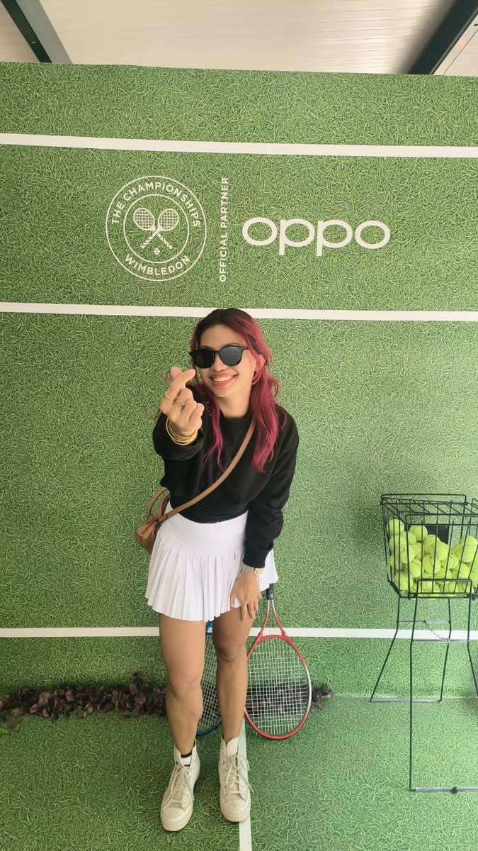 isadoes_'s tweet photo. Shooting #OOTDs with the #OPPOFindN2Flip at #Wimbledon! This phone is so good at shooting outfits because it props up by itself &amp; you can preview your shots on the cover screen 💯  #OPPOWimbledon #InspirationAhead https://t.co/oJPdABU366