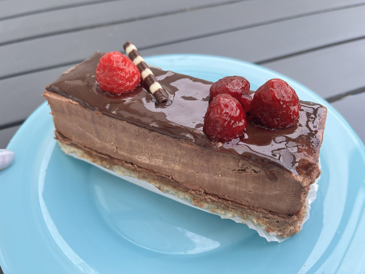 yu_discovery's tweet photo. 大きくて1.7€🍰✨
スーパーで売ってるけれど良いケーキ屋さんクオリティです。
さすがフランス🇫🇷

#YouTuber #ヌーディストビーチ  #nudist #naturist #ヌーディスト #ナチュリスト #グラビア  #CapdAgde  #キャプダグド #フランス旅行 #フランス暮らし #hyperU https://t.co/bvXGh7oHwL
