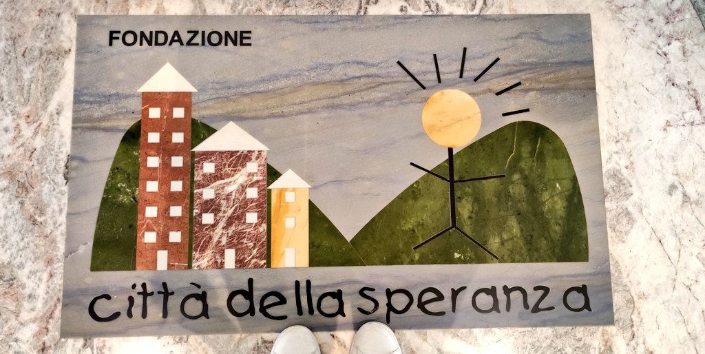 C'è chi chiede amore e non ha paura C'è chi cerca amore Ed amore trova C'è chi trova amore e poi te lo regala Grata per questa esperienza. #lovemyjob #researcher #pediatricbraintumors #children #fightcancer