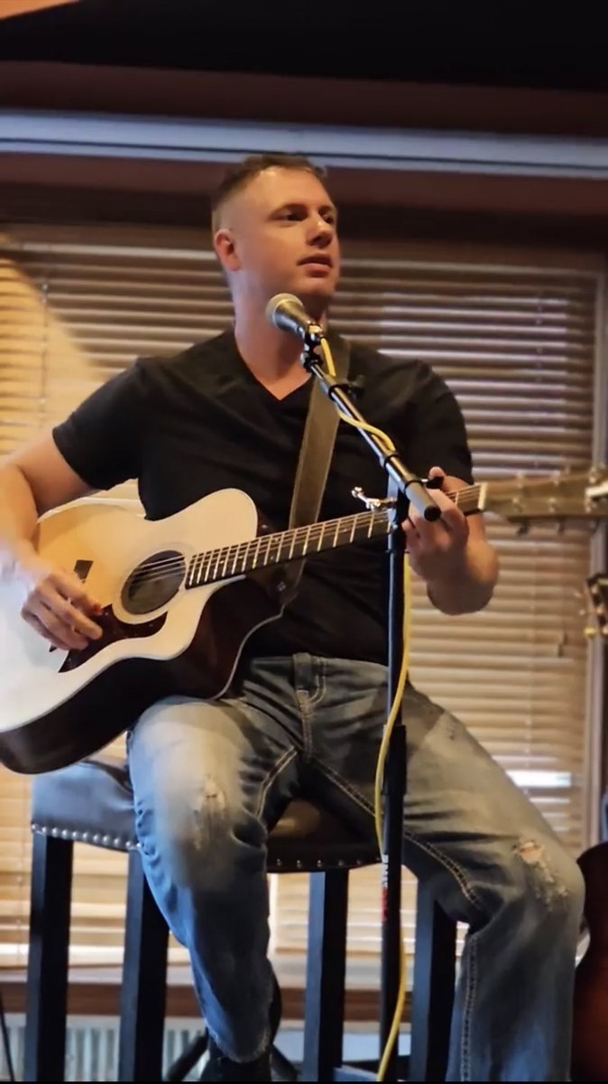 MikeKaminski53's tweet photo. Living the dream🤠 #countrymusic https://t.co/Zog7uxnbrn