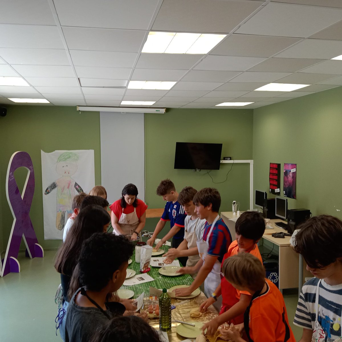 Aj_Tiana's tweet photo. Tanquem l'Estiu Jove. 
75 joves de #Montgat i #Tiana han fet durant el mes de juliol les diferents activitats culturals, lúdiques i educatives.
#pobleeducador #joventut https://t.co/2OQMYLY6iE