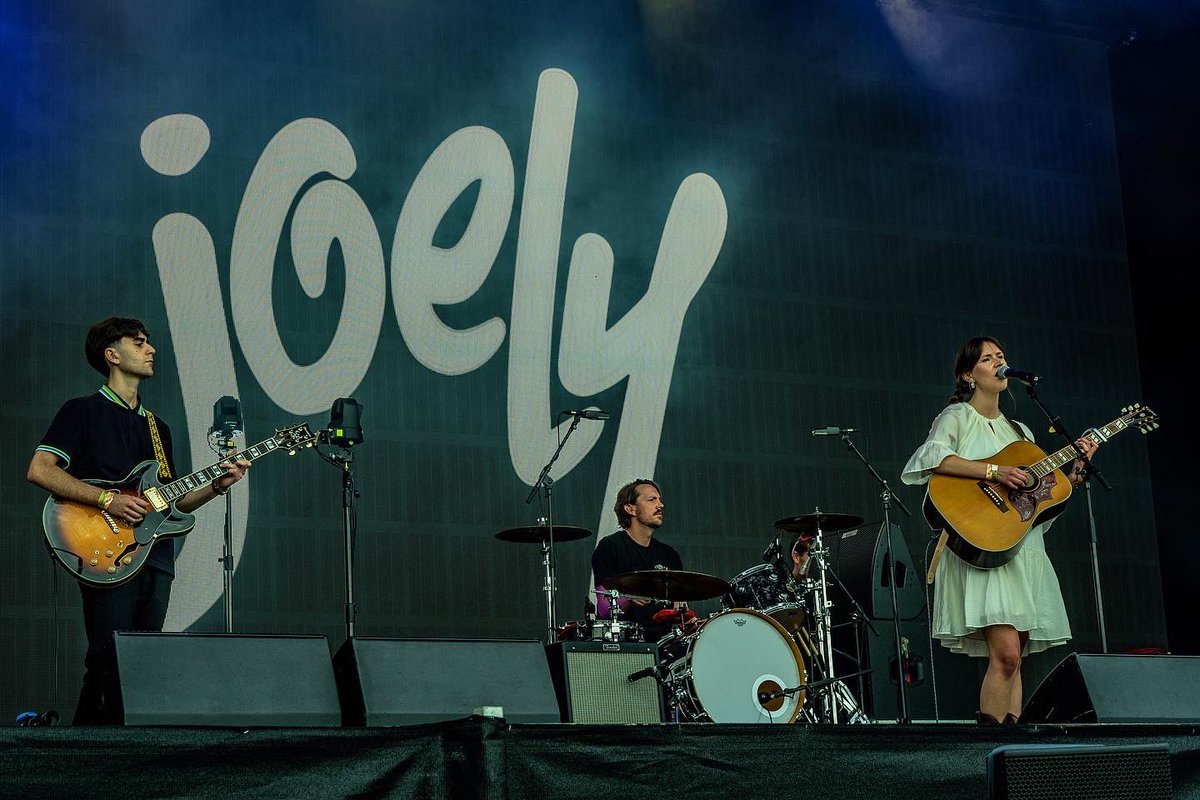 ryanchanguitar's tweet photo. @TruckFestival with these wonderful people was pretty great as things go.

#music #guitar #guitarist #liverpoolmusic #liverpoolmusician #liverpool #fredperry #ibanez #truck #truckfestival #truckfestival2023 https://t.co/J7TPeqdexU