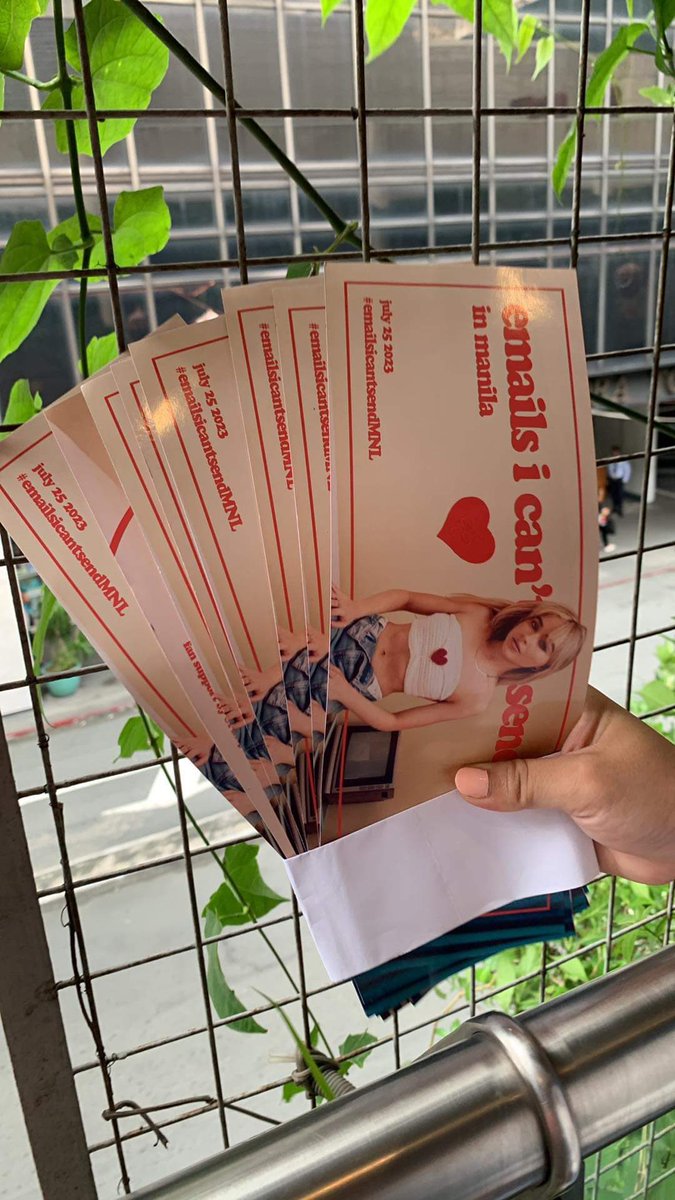 PinoyKarpenters's tweet photo. hi carpenters! all supplies of both banners and fans for non-donors have officially been claimed. our team would like to thank you all for the support and for joining our giveaway💗 enjoy the concert everyone! 💌 do tag us in your pics, we'd love to see you! #EmailsICantSendMNL https://t.co/xoiABiFzln