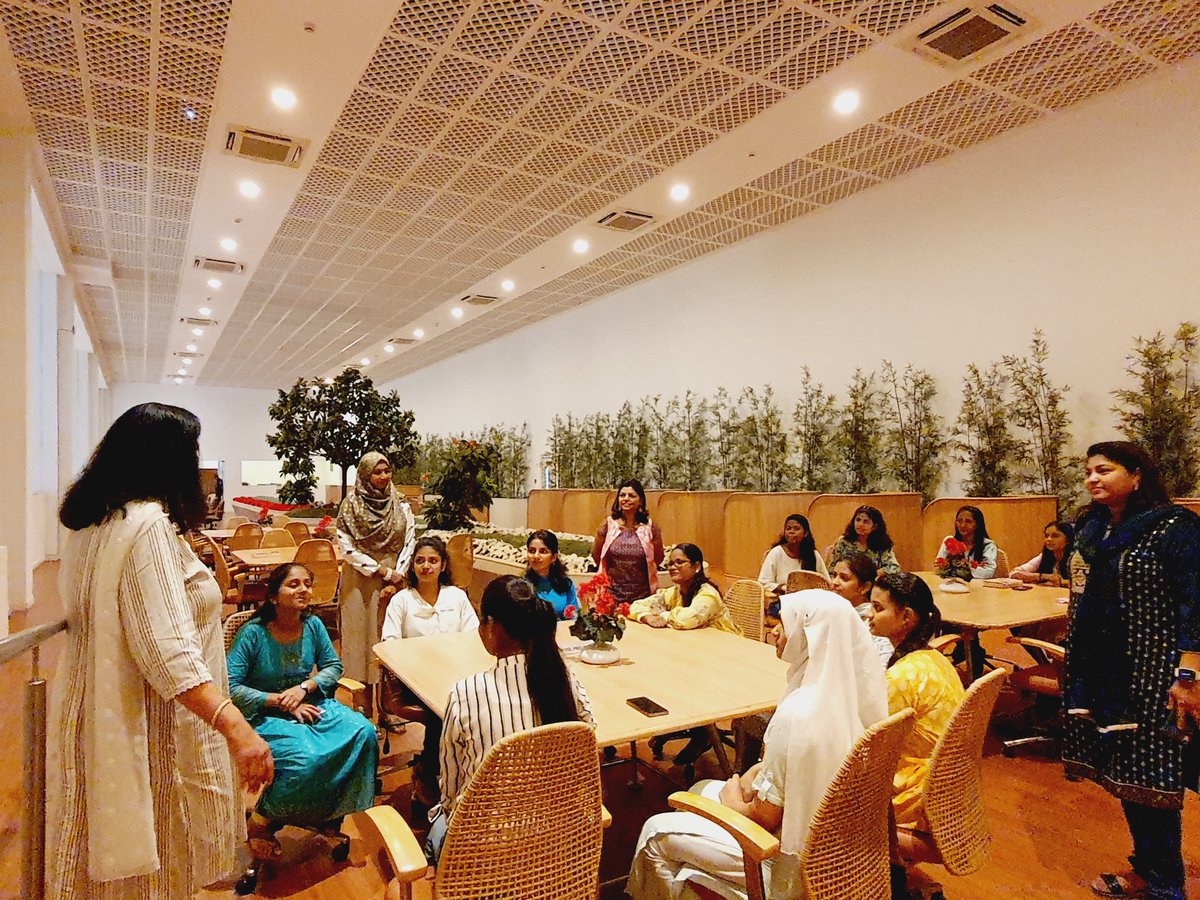 NehruCenLib's tweet photo. A group of 15 MLISc students + 2 faculty members of SNDT Women's University visited the Library on Tuesday 25th July as part of an educational study tour. 

#sndtwomensuniversity #mlisc #nehrucentrelibrary #educationalstudytour #mumbai https://t.co/UljsbhdOtK