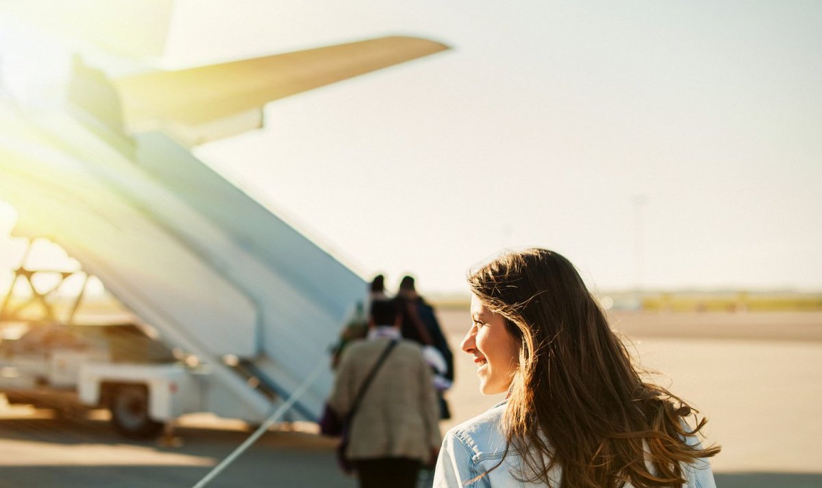 AesaSpain's tweet photo. ☝️ Cualquier comportamiento inadecuado durante tu #vuelo puede poner en peligro la #seguridadaérea y acarrear sanciones económicas ✈️
No pongas en juego tus #VacacionesDeVerano ☀️ https://t.co/U5Xh1h4AoB
🚫🤬🚭🍻 #together4safety #FlightRight https://t.co/PeXpLZc6mo