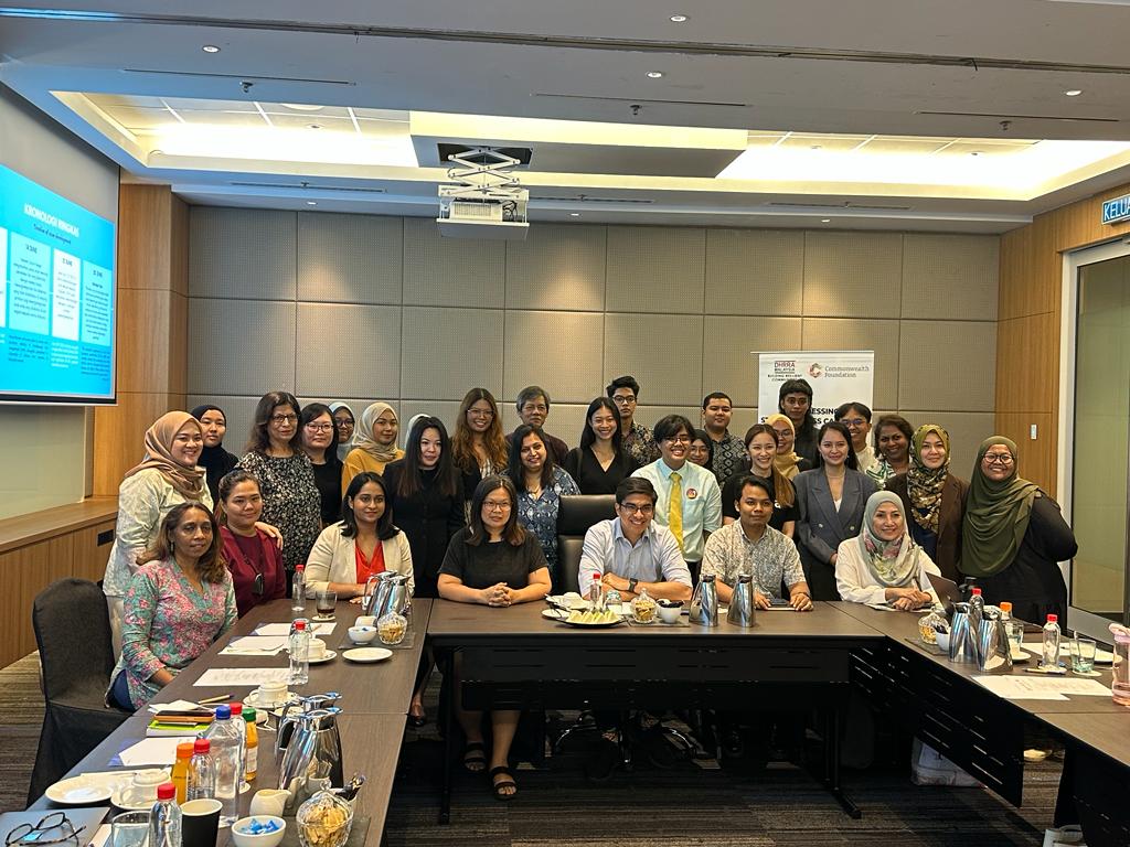 ramalo_maalini's tweet photo. CSOs &amp; activist having one dialogue session  after the other, with political parties &amp; MPs on both progressive and regressive citizenship amendments!

Seperate the citizenship amendments! 

Dont take away their citizenship rights, because they cant speak for themselves. https://t.co/a6WiZLpz6T