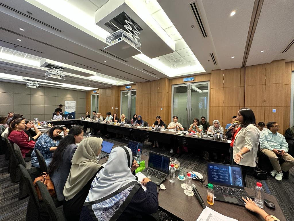 ramalo_maalini's tweet photo. CSOs &amp; activist having one dialogue session  after the other, with political parties &amp; MPs on both progressive and regressive citizenship amendments!

Seperate the citizenship amendments! 

Dont take away their citizenship rights, because they cant speak for themselves. https://t.co/a6WiZLpz6T