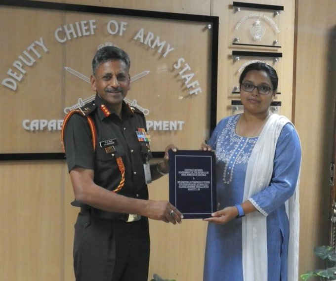 ArgusNews_in's tweet photo. #IndianArmy signed the contract for procurement of indigenously developed Remotely Piloted Aerial Vehicle (#RPAV) developed through the #iDEX channel. The state-of-the-art airborne platform would enhance the surveillance, targeting & tracking capability & carry out precision targeting of enemy targets: #IndianArmy