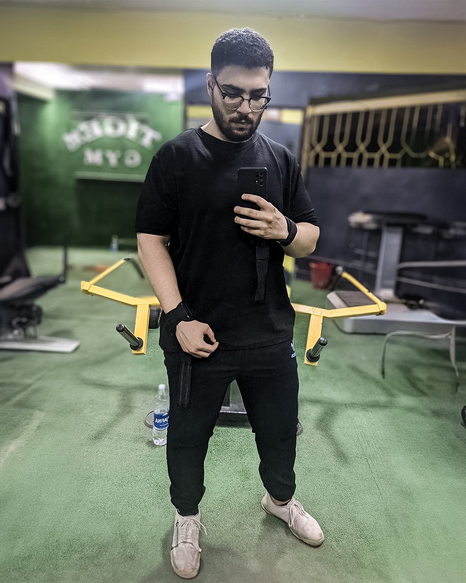 AmrXp11's tweet photo. Stronger than ever! 💪💥 After an intense chest and triceps workout, I'm feeling the burn and embracing the gains. The sweat and effort were worth it, knowing that every rep brought me closer to my goals. Keep pushing, keep striving, and let your strength shine through! https://t.co/iClTVRJTb6