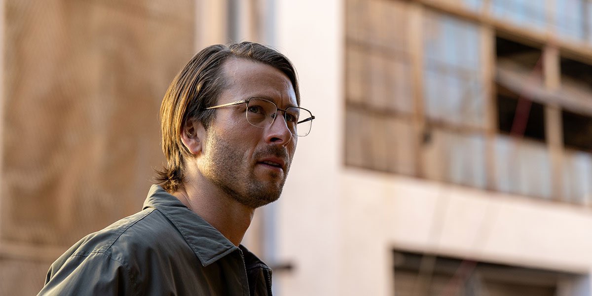 FilmUpdates's tweet photo. Richard Linklater’s ‘HIT MAN’ starring Glen Powell and Adria Arjona to premiere at the 2023 Venice Film Festival.

The film is described as a “crime comedy thriller about role-play, romance, and the precarious pursuit of self-knowledge.” https://t.co/QBMwB8HXTz