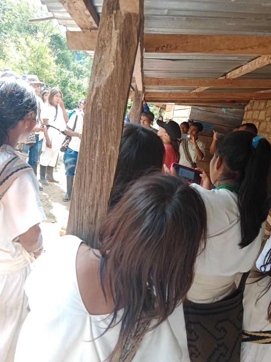 El cabildo gobernador Arhuaco Danilo Villafañe, ha sido amenazado de muerte por denunciar la violenta invasión de sus territorios sagrados en la parte alta de Aracataca y Fundación. <a href="/GunnaChaparro/">Gunna Chaparro</a> <a href="/ctcsierranevada/">Consejo Territorial de Cabildos CTC</a> <a href="/CIT_indigena/">Confederación Indígena Tayrona</a> <a href="/ONIC_Colombia/">Organización Nacional Indígena de Colombia - ONIC</a> <a href="/CArhuacoMagdale/">Cabildo Arhuaco Magdalena - Guajira Sierra Nevada</a> <a href="/MinInterior/">MinInterior Colombia</a>