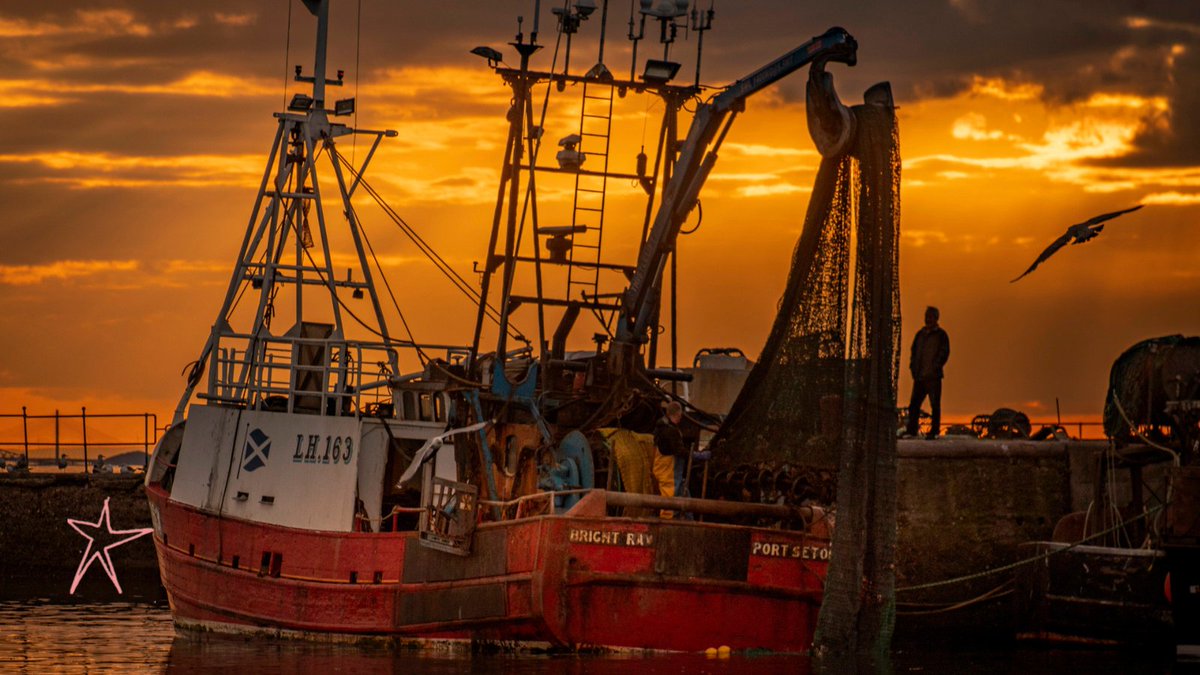 goeastlothian's tweet photo. The Bright Ray, Port Seton harbour ๐ธ Paul Watt Photography
#harbour #portseton #dusk #eastlothian #coast https://t.co/tk7djEUd1t