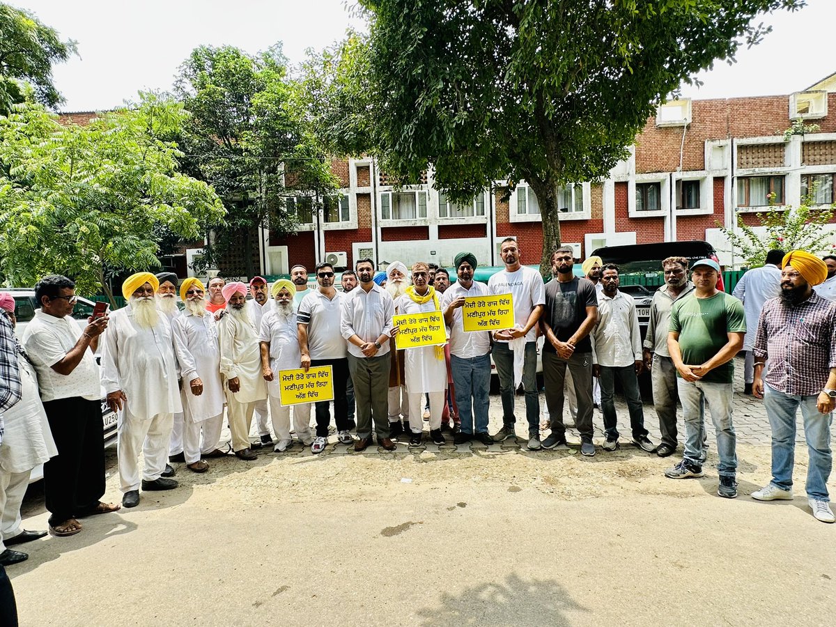 Joined Protest against gross violation of human rights in Manipur which is marring the image of India globally. Exemplary action should be taken. 

#stopcrimeagaintwomen #aapstandswithmanipur #ManipurIncident #MANIPUR #ManipurWomen #safeindia 

@ArvindKejriwal @BhagwantMann…