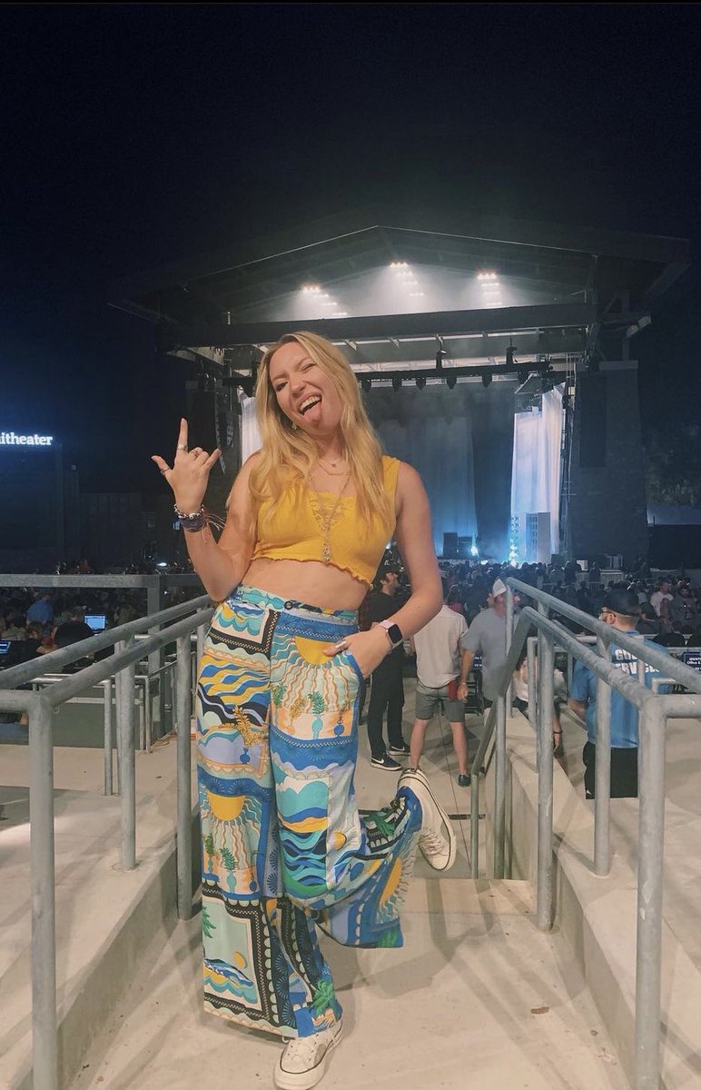 DANClNGJESS's tweet image. strange horizons tour to starcatcher tour🥹🥹🥹#starcatcher #starcatcherworldtour