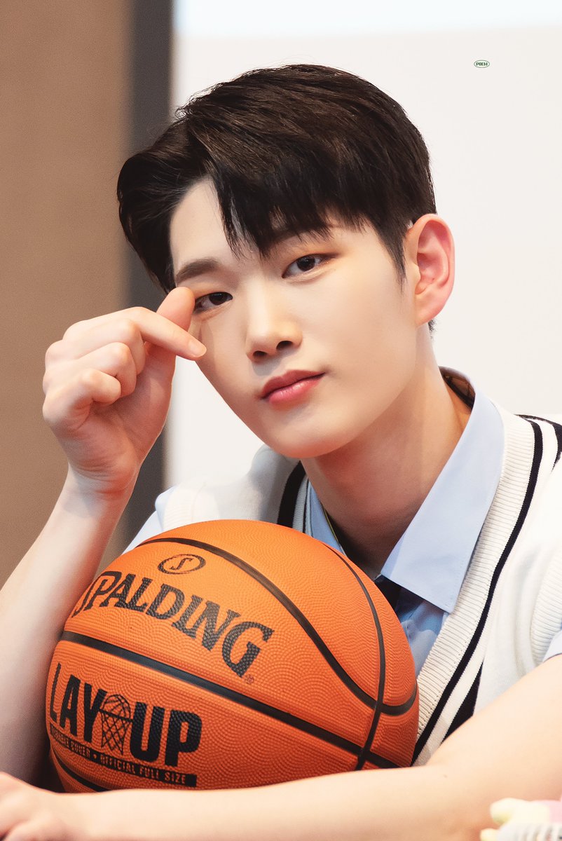 725poem's tweet photo. 230430 뮤직코리아 대면

🏀💚

#해피창욱데이
#DRIPPIN #드리핀 #주창욱
#JOOCHANGUK #HBD https://t.co/WI7qVZcsUv