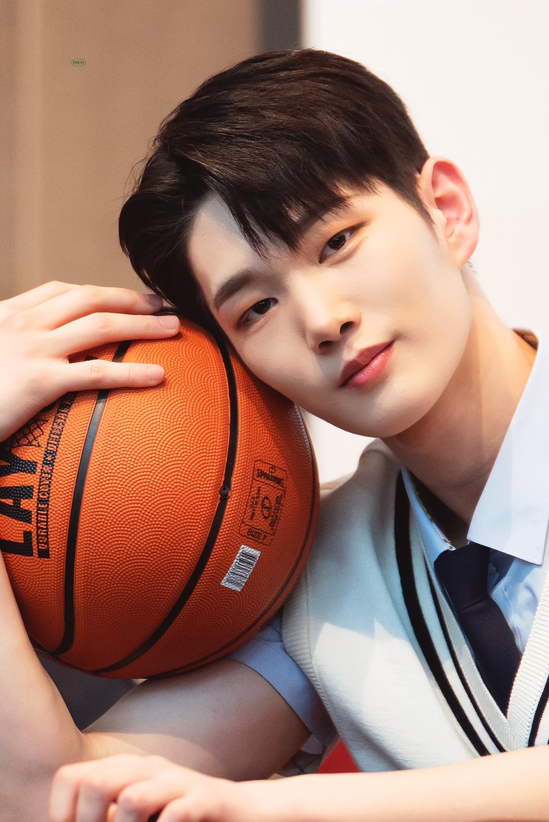 725poem's tweet photo. 230430 뮤직코리아 대면

🏀💚

#해피창욱데이
#DRIPPIN #드리핀 #주창욱
#JOOCHANGUK #HBD https://t.co/WI7qVZcsUv