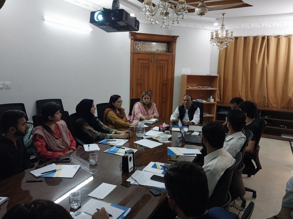 cpdi_pakistan's tweet photo. Mr. Zahid (@XahidAbdullah),  RTI laws expert, leading Climate Activist Orientation today! #CPDI aims to empower young #ClimateActivists to be informed and to assert their rights for a sustainable future. We have to take #ClimateAction together 🌱🌏 #RTIandClimateProtection https://t.co/mP7i73U7SG