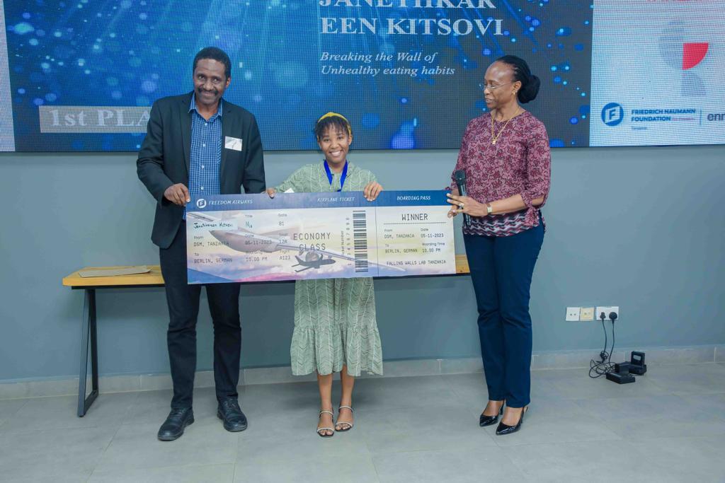 plateai255's tweet photo. Exciting News! 🎉

PlateAI is proud to be the 1st place winner at the Falling Walls Lab Tanzania, breaking the walls of unhealthy eating! 🏆✨ 
Thrilled to head to Berlin, Germany in November for the Falling Walls Science Summit 2023. 🇹🇿🌍 #HealthTech #HealthyEating #FallingWalls https://t.co/xMulh1DL2j