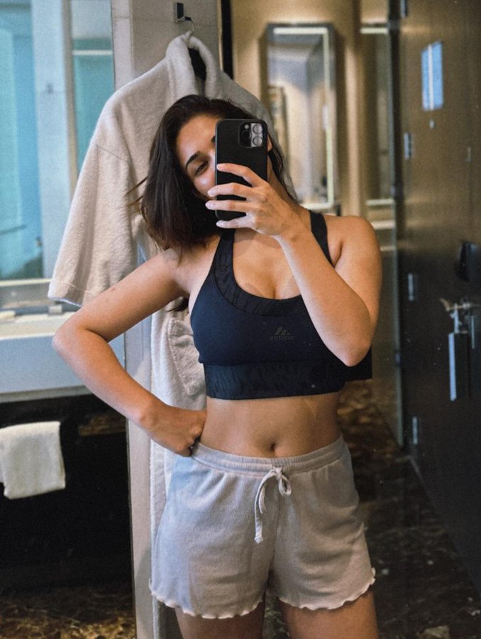 F13E2d_XsAAqwn_?format=jpg&name=900x900