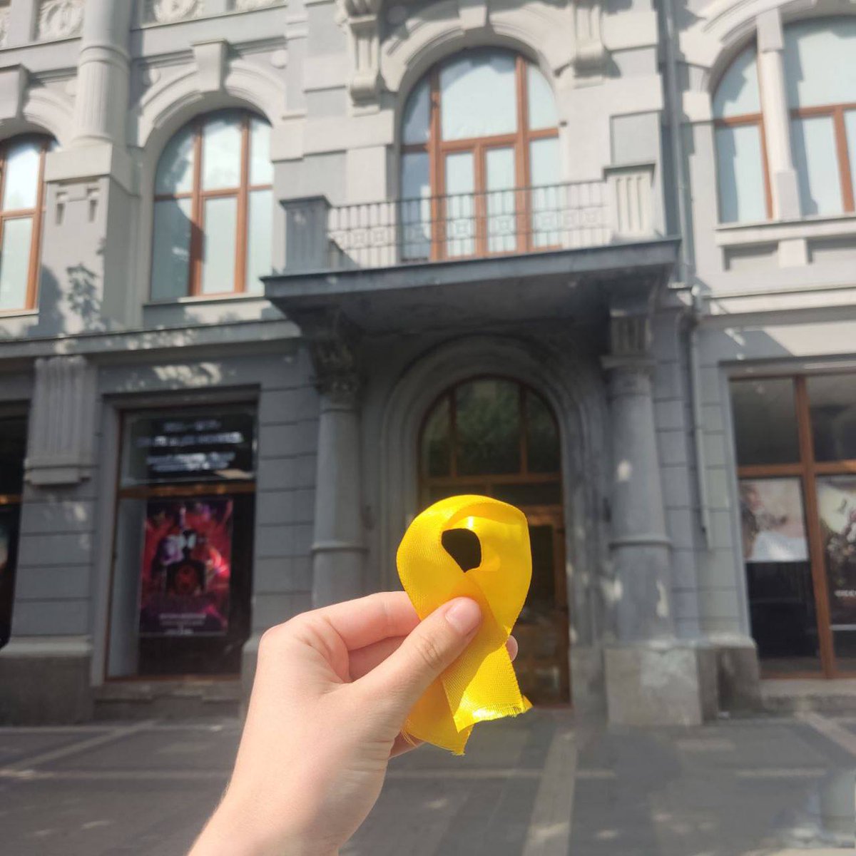 yellowribbonUA's tweet photo. Жовта Стрічка в центрі Сімферополя 🇺🇦

З кожною бавовною в тимчасово окупованій АР Крим українських рух спротиву посилюється. Нас стає більше. Ось тепер ви можете побачити Жовта Стрічку в центрі Сімферополя.

Тільки в Сімферополі ми розвішали понад 200 жовтих стрічок, які символізують спротив окупантам 🎗

Станом на сьогодні наших активістів в Криму вже понад 5000.