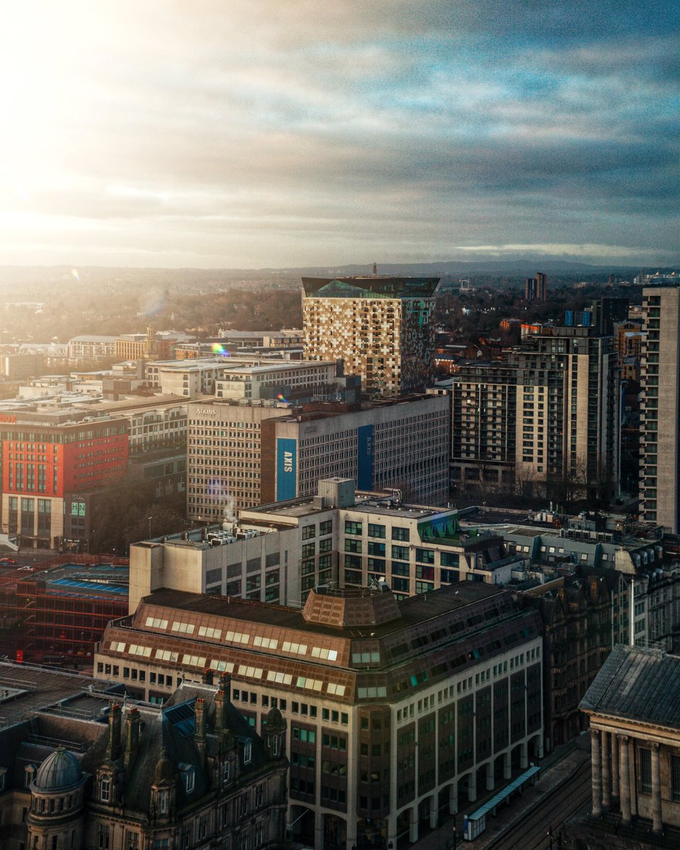 tomeephoto's tweet photo. Such a beautiful morning sunrise π€οΈ with @thecubebham
#Birmingham #visitbirmingham #visitengland #photograghy #cubeview #sunrise https://t.co/ECcbWNO3Vf