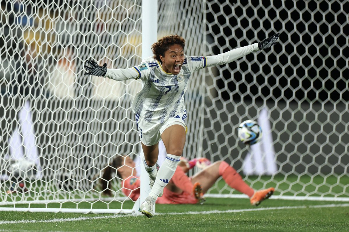 inquirersports's tweet photo. @jonasterradoINQ 'WHAT A MOMENT' 

LOOK: Sarina Bolden is on a high after scoring the Filipinas first goal at the #FIFAWWC. | 📸: FIFA/Twitter https://t.co/iFddCUkidd