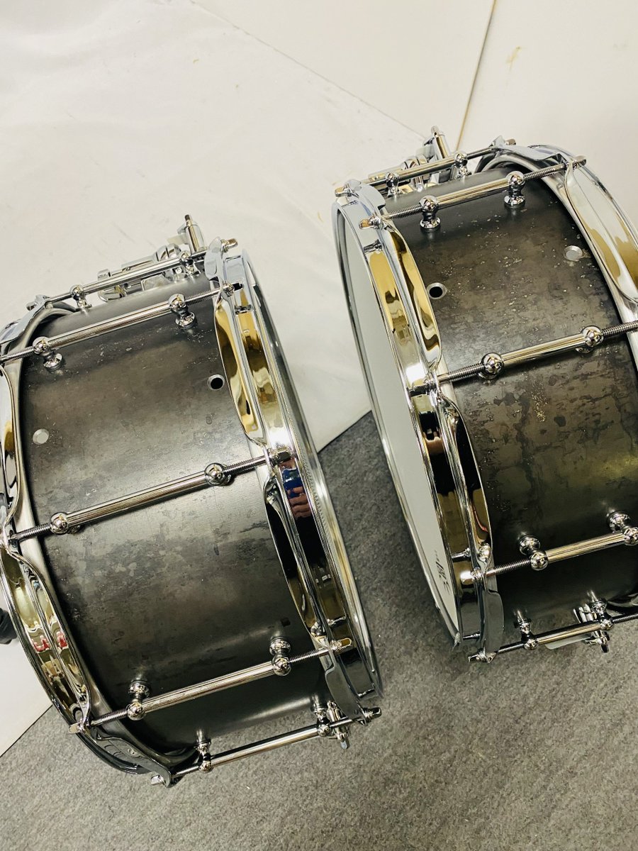 drumstation_akb's tweet photo. ケップリンガー #KEPLINGER のスネアドラムが入荷中！！
5.5と6.5のどちらもブラックアイアンです。
こうして普通に入荷している奇跡に感謝しつつ、まもなくウェブアップします。お楽しみに！！
#NOTFRAGILE https://t.co/asgQe771Lp