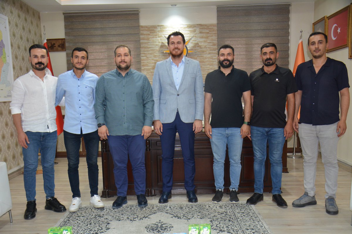 AK_PartiVan's tweet photo. İl Gençlik Kolları Başkanı @CalaganMuhammed, ilçe gençlik kolları başkanları ile beraber İl Başkanımız @emreguray65'ı makamında ziyaret ettiler.  @erkankandemir @eyupkadirinan 

#TürkiyeYüzyılı🇹🇷 https://t.co/i65PD3amD5