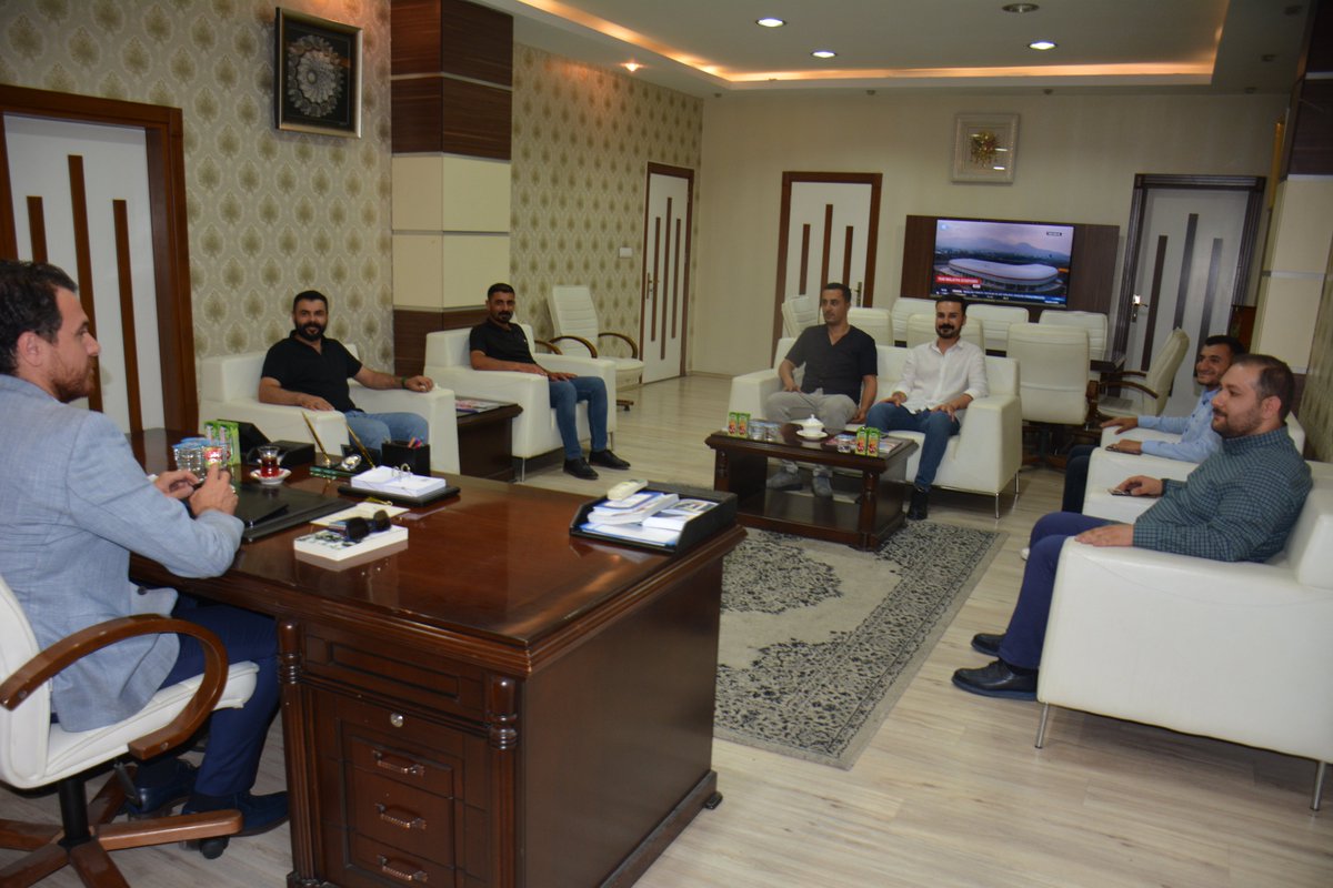 AK_PartiVan's tweet photo. İl Gençlik Kolları Başkanı @CalaganMuhammed, ilçe gençlik kolları başkanları ile beraber İl Başkanımız @emreguray65'ı makamında ziyaret ettiler.  @erkankandemir @eyupkadirinan 

#TürkiyeYüzyılı🇹🇷 https://t.co/i65PD3amD5