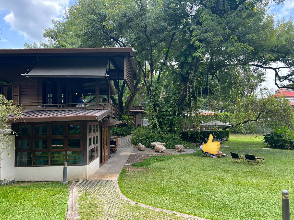 npcy_p's tweet photo. บรรยากาศดีจริงๆ นั่งชิลเรื่อยๆ นอนเลยก็ได้😂 ร้านน่ารักมาก มีเป็ดด้วยนะ 🦆 เที่ยวร้านกาแฟคนเดียวครั้งแรก ค่อยๆเติบโตนะ #รีวิวเชียงใหม่ #ร้านกาแฟเชียงใหม่ https://t.co/5nsLXn0MBF