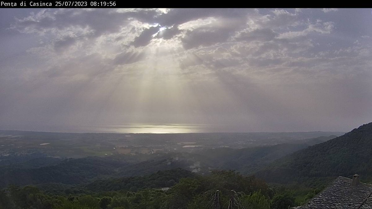 FGourand's tweet photo. 🌡️#Chaleur nocturne exceptionnelle sur le nord de la #Corse : à Penta di Casinca, les rafales de libeccio ont atteint 103km/h à 2h45, faisant grimper la température à 34,5°C soit un nouveau record pour un mois de juillet ! 25,3°C de minimale ce matin, retour au calme... https://t.co/FOoDvRfwpr