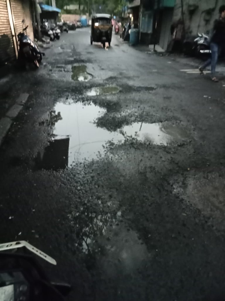 sid_0716's tweet photo. Dear @mybmc @CMOMaharashtra request your kind attention to state and condition of Ram Krishna Mandir Road at Kondivita Andheri East. Potholes and craters causing huge issues to commuters and residents
Looking forward to your quick response and action

#mumbairoads #monsoonmisery https://t.co/3i2o8YMA6C