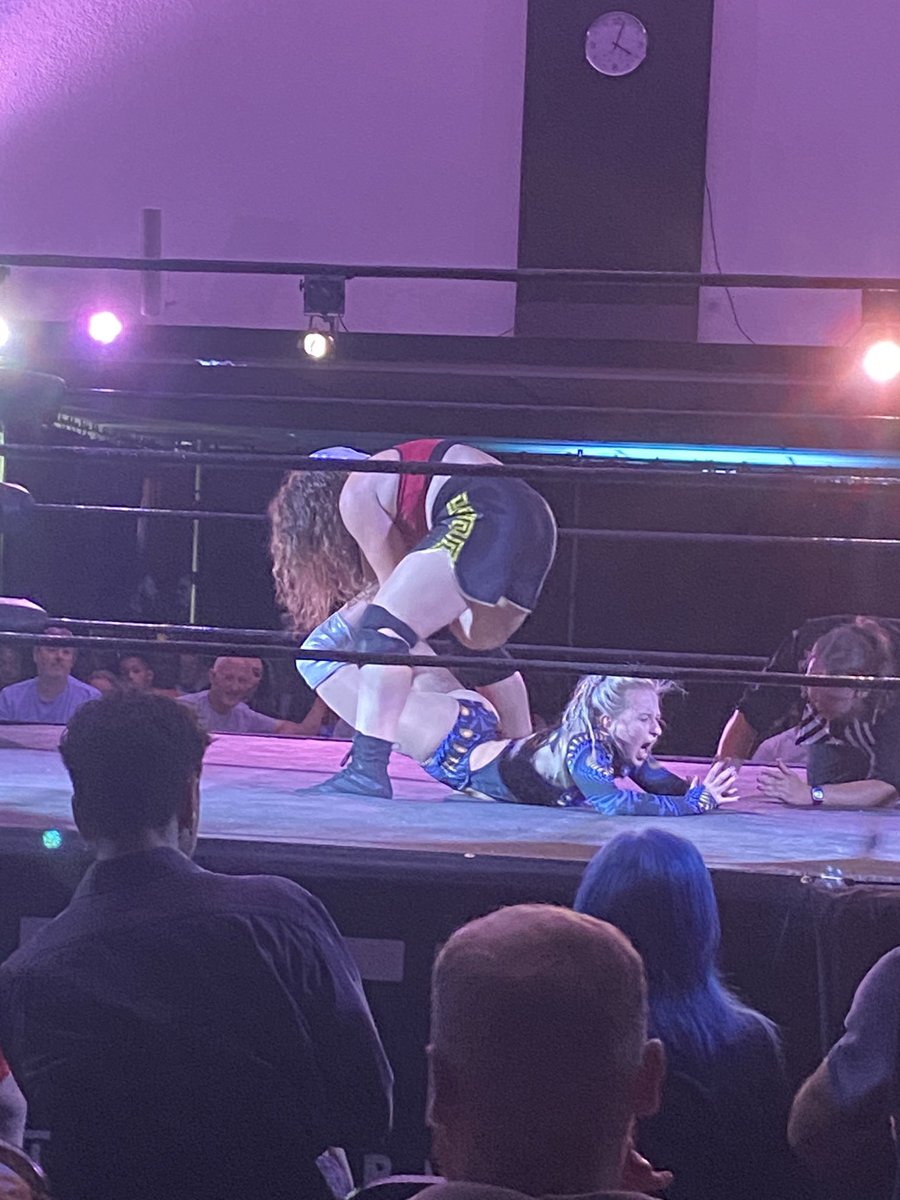 Davesewell04's tweet photo. More pics from ⁦@IgniteWresPro⁩ ⁦@Artemis_PW⁩ #AlunaBlue https://t.co/XDeoDlGAdM
