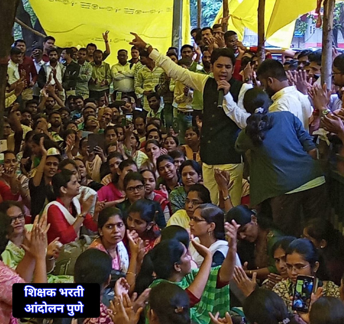 raheman_pathan1's tweet photo. संघर्ष सुर्याच्या पिल्लांना, अंधाराची नसे फिकीर!
अंगार धमन्यातुनी वाहतो, संघर्षाचे आम्ही फकीर!!
#शिक्षकभरती_55000 https://t.co/egFJzGIPr4