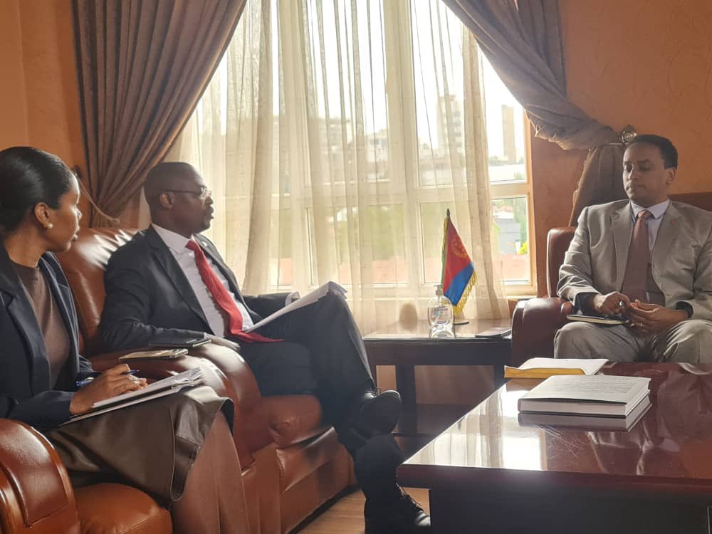 AmbMiguelBembe's tweet photo. I had an important meeting with the chargé d’ affaires of the Embassy of the State of Eritrea to Ethiopia &amp; Permanent Mission to AU and UNECA,  Mr. Biniam Berhe,  an excellent opportunity to evaluate different issues of common interest! #angola #Eritrea @biniamb https://t.co/oNc1a95pRh