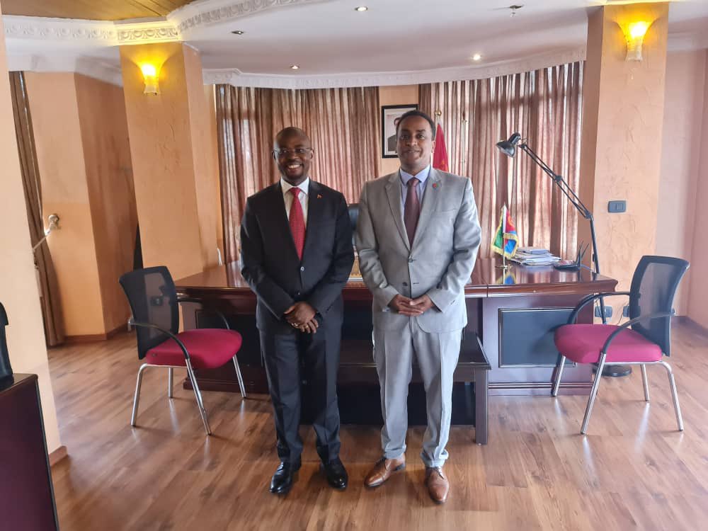 AmbMiguelBembe's tweet photo. I had an important meeting with the chargé d’ affaires of the Embassy of the State of Eritrea to Ethiopia &amp; Permanent Mission to AU and UNECA,  Mr. Biniam Berhe,  an excellent opportunity to evaluate different issues of common interest! #angola #Eritrea @biniamb https://t.co/oNc1a95pRh