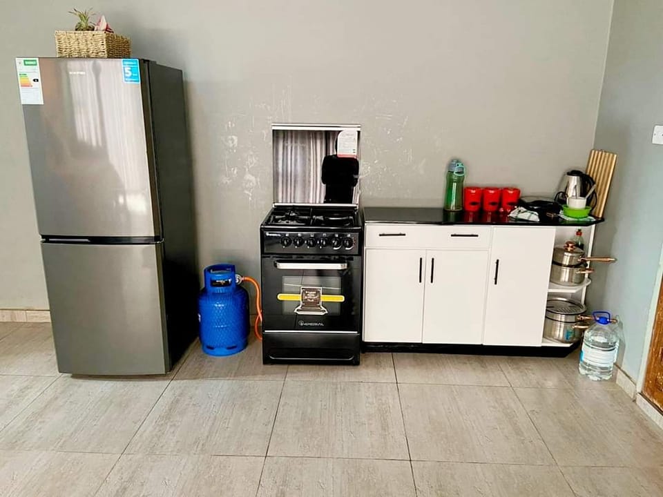 SavageMaveriick's tweet photo. Lets appreciate small beginnings. 
Mini kitchen clean. >>> https://t.co/zwvBXoOUUA