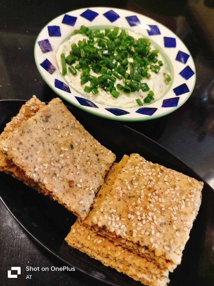 annie20thomas's tweet photo. Home made,home baked chickpea flour flat bread and a paneer cheesy dip with oregano and chilli flakes
#bakedfromscratch
#homebaker
#lovetobake https://t.co/rdpISr2c23