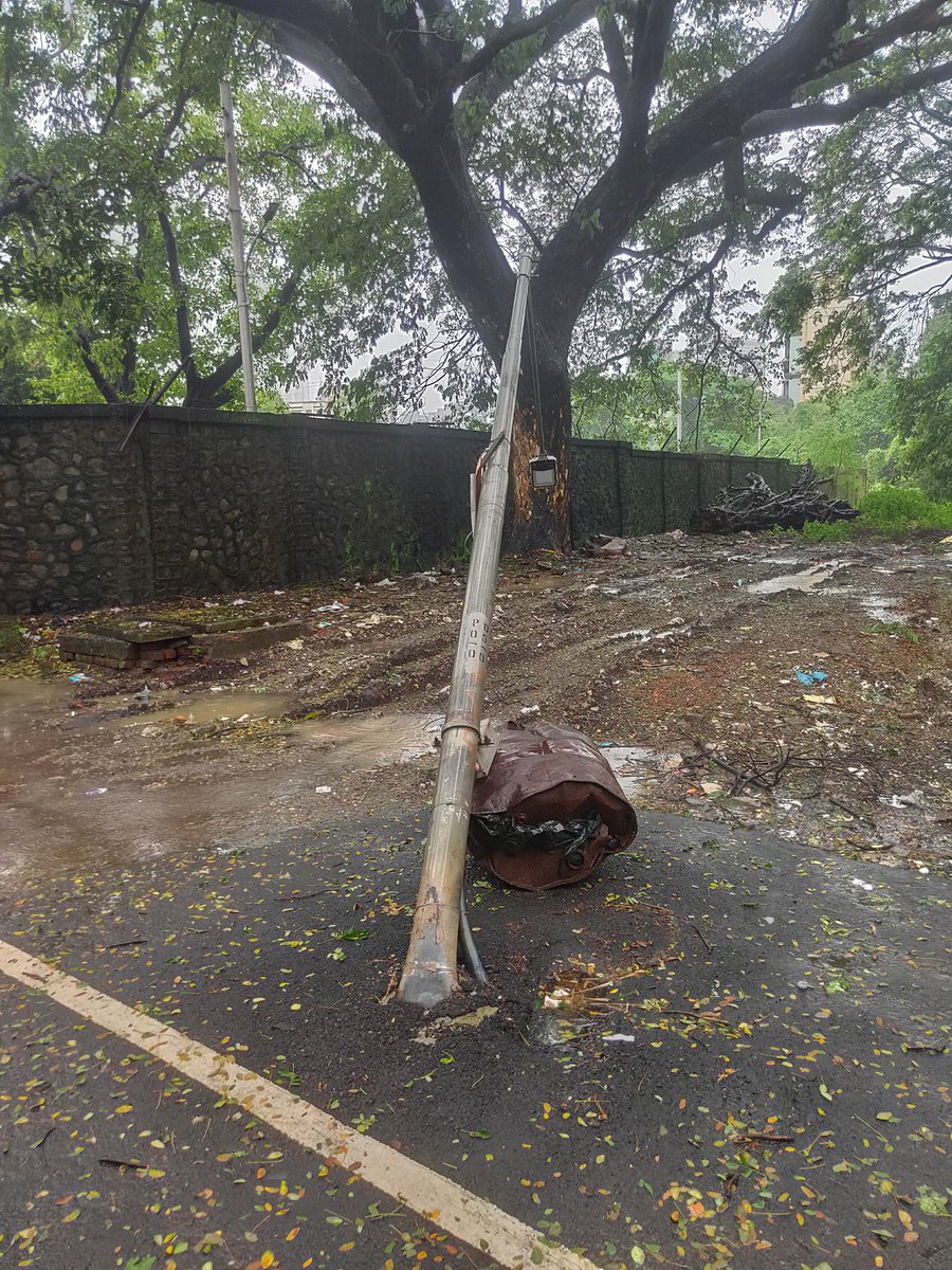 bhattkps's tweet photo. @Adani_Elec_Mum Gentle reminder of yesterday's tweet ... the pole isnot yet being repaired https://t.co/V9M3zuthap