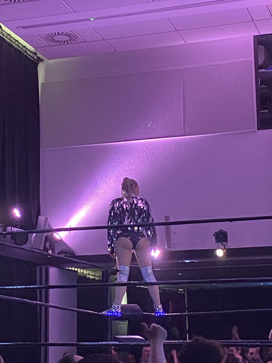 Davesewell04's tweet photo. Pre match pics  from ⁦@IgniteWresPro⁩ ⁦@Artemis_PW⁩ #AlunaBlue https://t.co/ZzF6zlSTJV