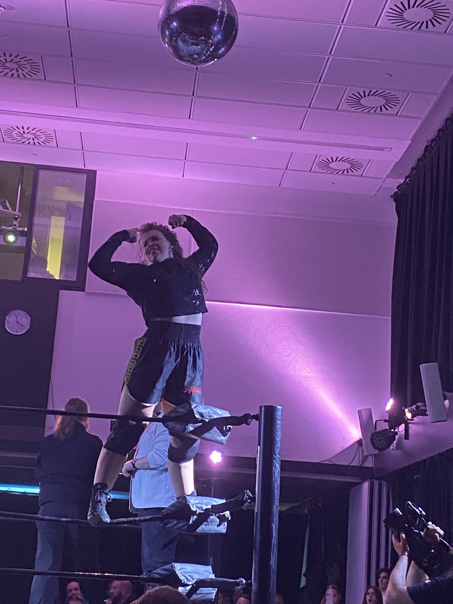 Davesewell04's tweet photo. Pre match pics  from ⁦@IgniteWresPro⁩ ⁦@Artemis_PW⁩ #AlunaBlue https://t.co/ZzF6zlSTJV