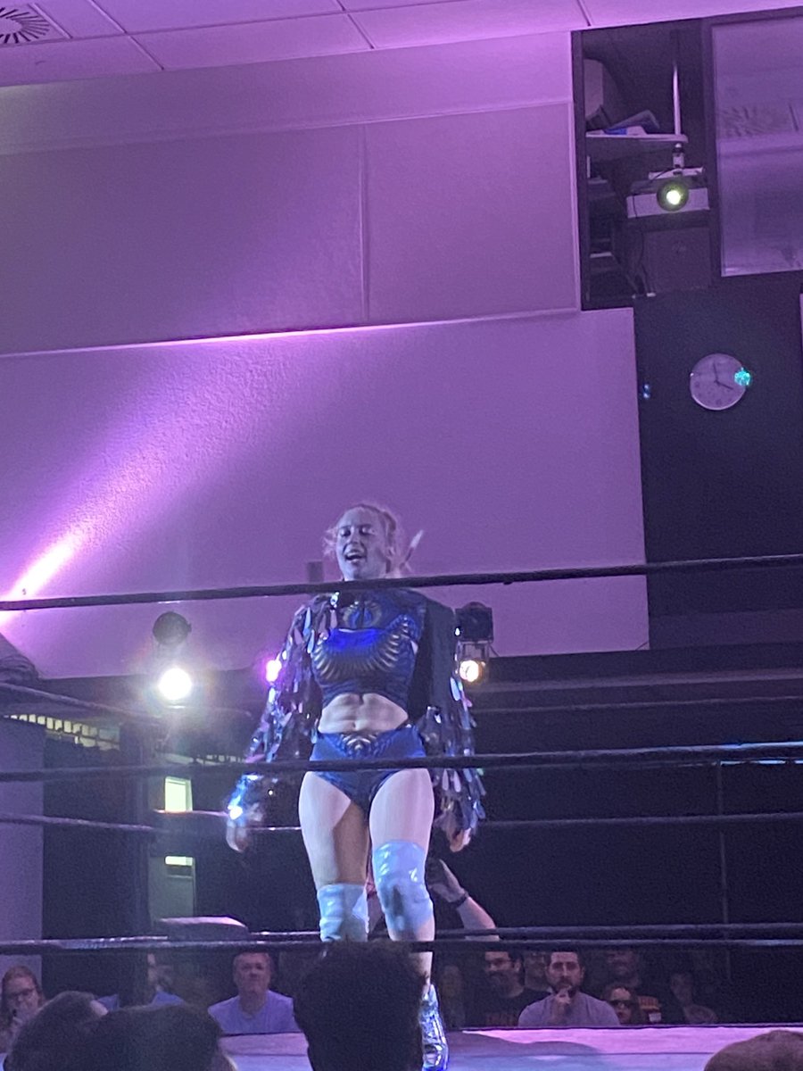 Davesewell04's tweet photo. Pre match pics  from ⁦@IgniteWresPro⁩ ⁦@Artemis_PW⁩ #AlunaBlue https://t.co/ZzF6zlSTJV