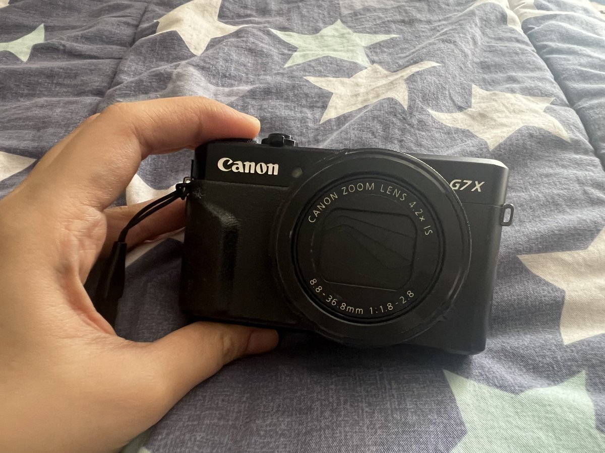 kinalkinal's tweet photo. dijual canon g7x lengkap box, tas traveling,  dijual karna punya kamera baru. pemakaian wajar ibuibu alias lebih sering pake hp. layarnya yang codet itu anti goresnya kalau dibuka bisa. memory card 64 gb. kalau gamau memory card boleh dikurangi 100 rebu. jual 3 jt, dbwh pasar https://t.co/BSk2EkyLk1
