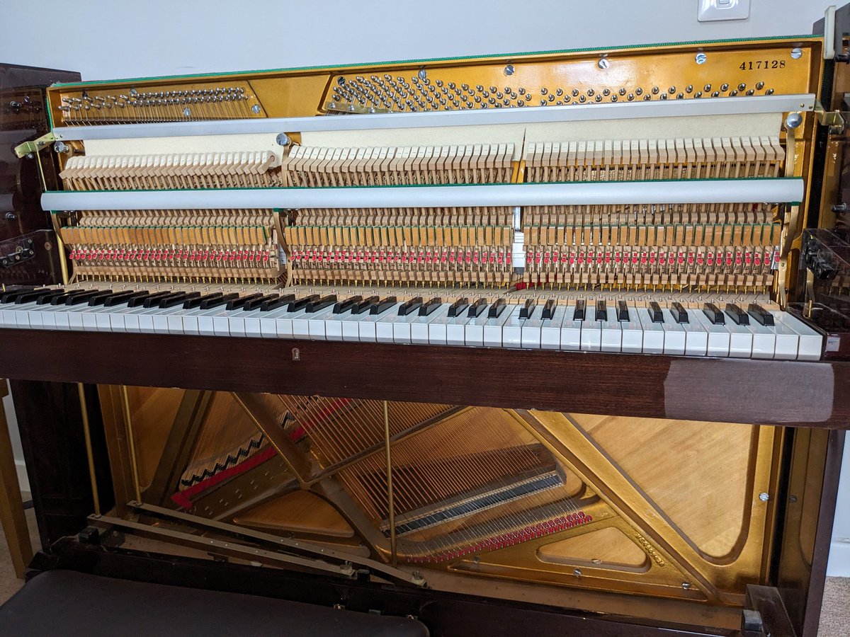 PhysicsKeith's tweet image. Naked piano can mean only one of two things. Either I&apos;m about to teach about the fundamental frequency of waves on strings... or it&apos;s piano tuning day!!!