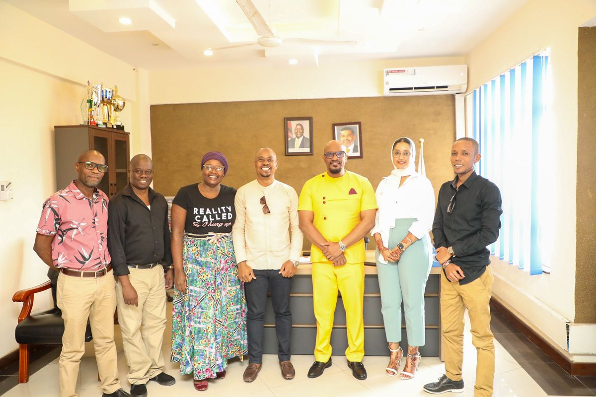 Huria_KE's tweet photo. ENHANCING PARTNERSHIP
We continue to enhance partnerships with relevant county departments within #001County.
Our team had a courtesy call with the CEC @DevolutionMomb1 on areas of partnership & collaboration on various programs falling within the docket.
#dignifyinglives https://t.co/Az7ScFxHLE