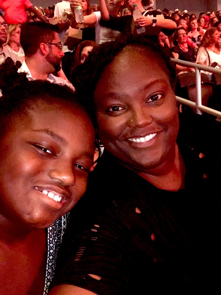 MsBMustang1's tweet photo. Alicia Keys 🎹 show was amazing 🙌🏽 https://t.co/k2hEc3yLg3