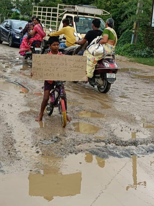 UjwalB_Journo's tweet photo. Patancheruvu: School boy showing a placard that says "Dear MLA Mahipal Reddy garu kindly look at the roads, We are facing troubles to reach the school". https://t.co/ClwXWOEfYU