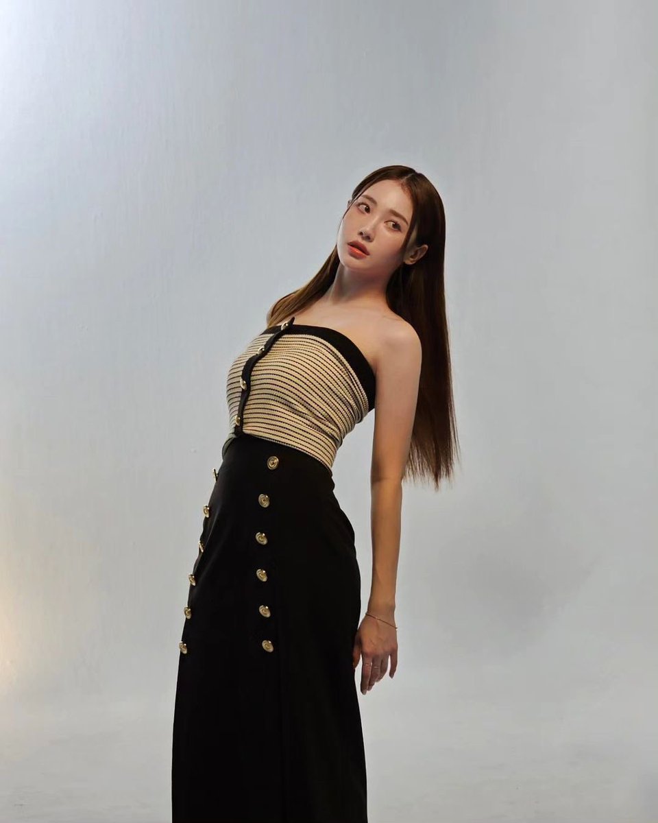 HourlyYura's tweet photo. She a model or whateva 😌💅

Slaayyy, my gorgeous queen! ✨
#유라 #Yura https://t.co/Xcj1TfTyUQ